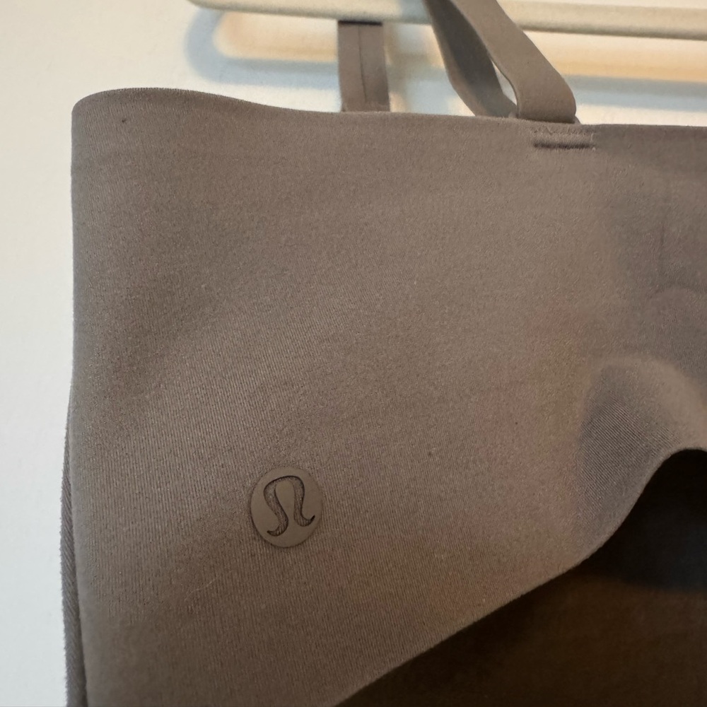 Lululemon Wundermost Adjustable T-Shirt Bra Warm Ash Grey - Picture 7 of 7
